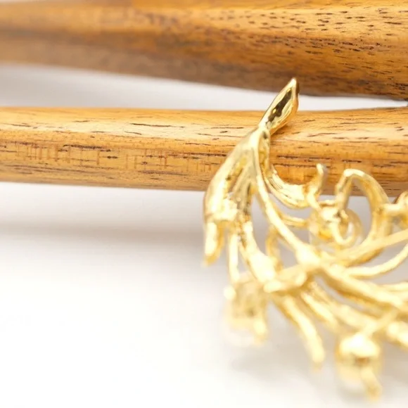 Vintage unmarked Faux Pearl and goldtone Rhinestone Pin Brooch BEAUTIFUL - Picture 7 of 14